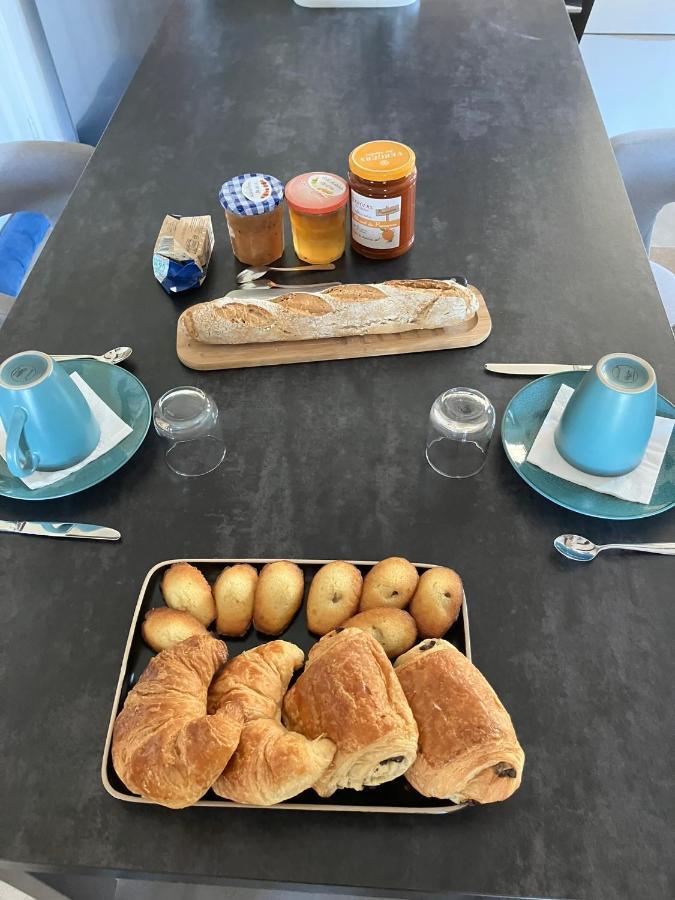 Chambre Avec Petit-Dejeuner En Provence Luberon La Tour-dʼAigues Exterior foto